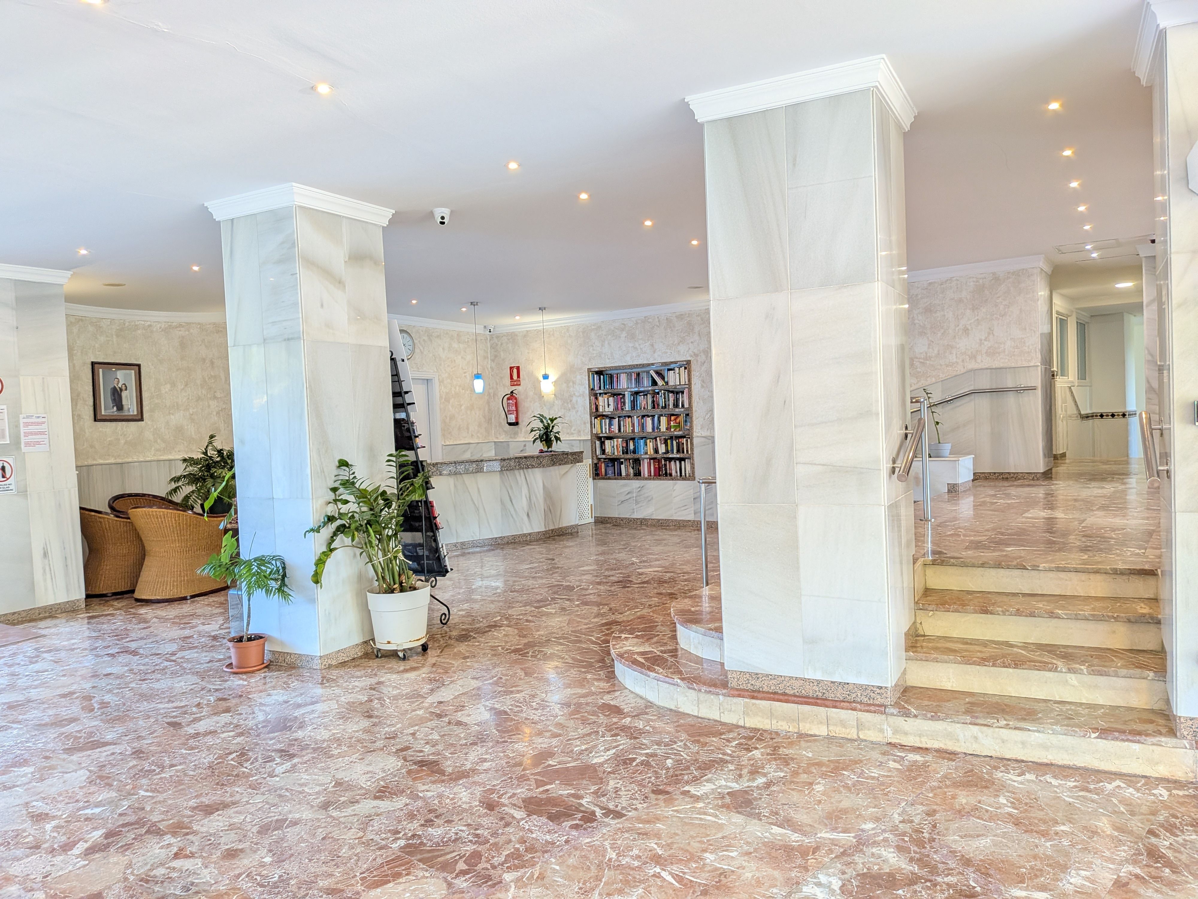 Recepción del Edificio Coronado — Studio Rosé, Marbella