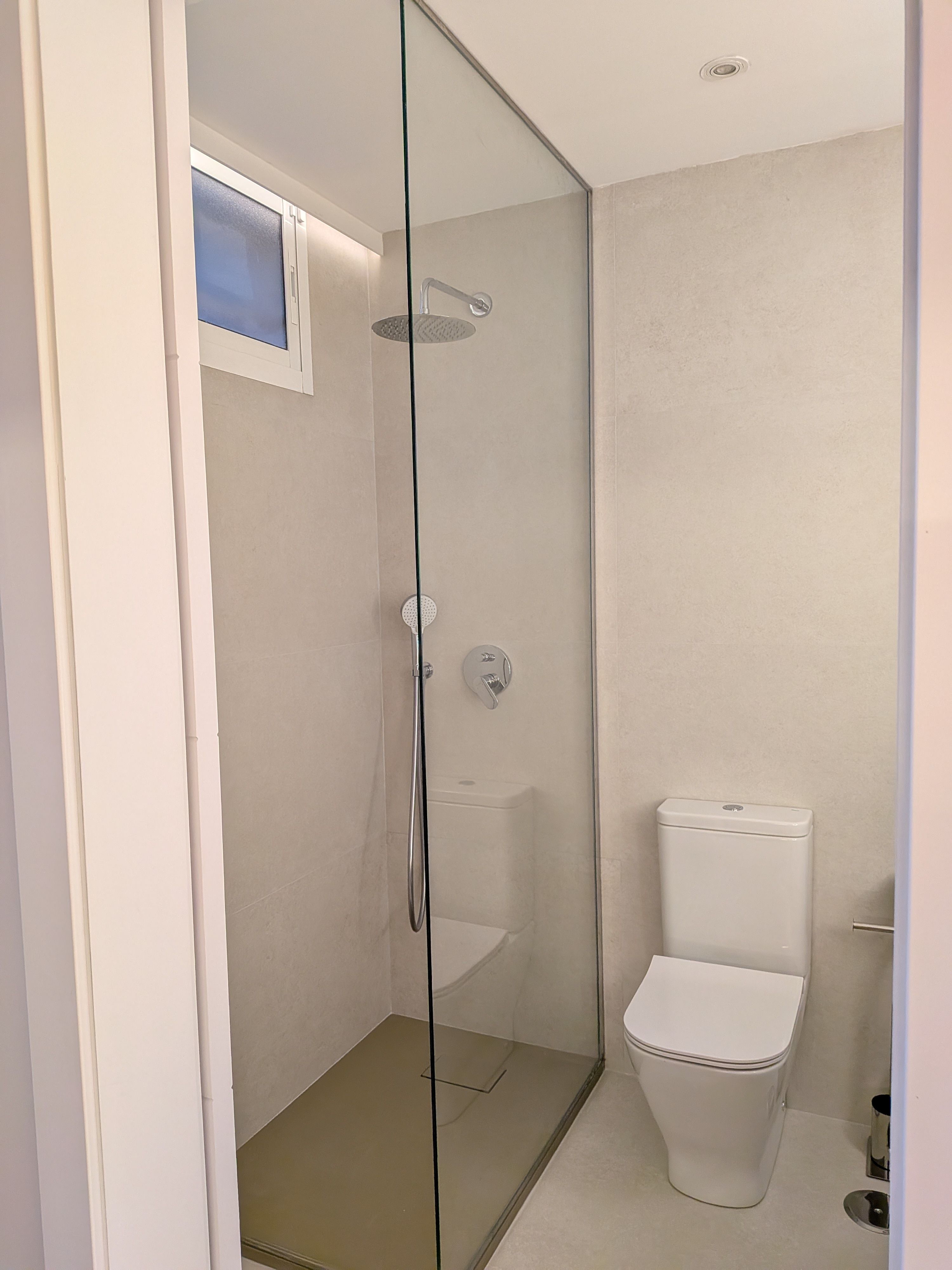 Baño del estudio — Studio Rosé, Marbella