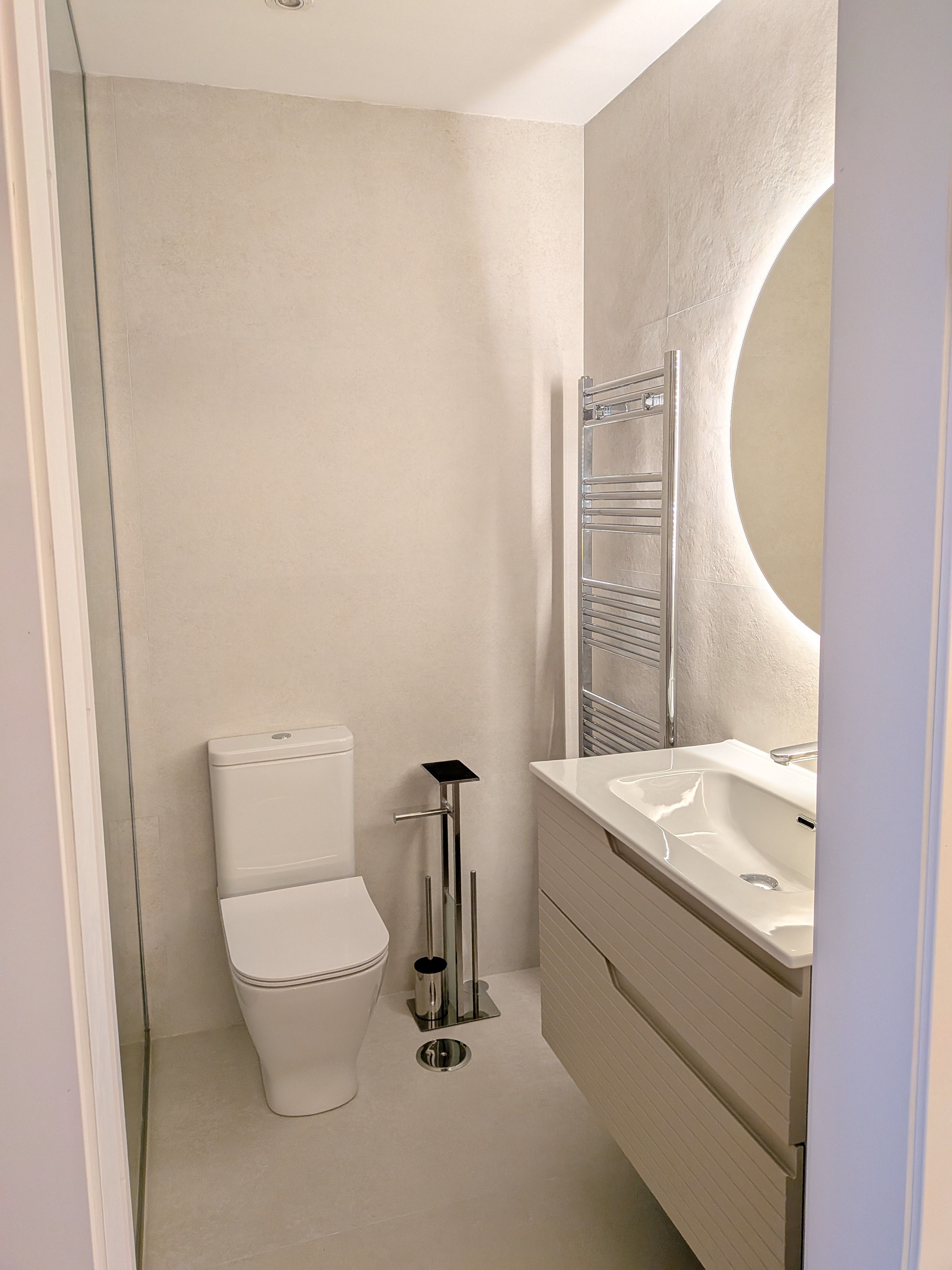 Baño del estudio — Studio Rosé, Marbella