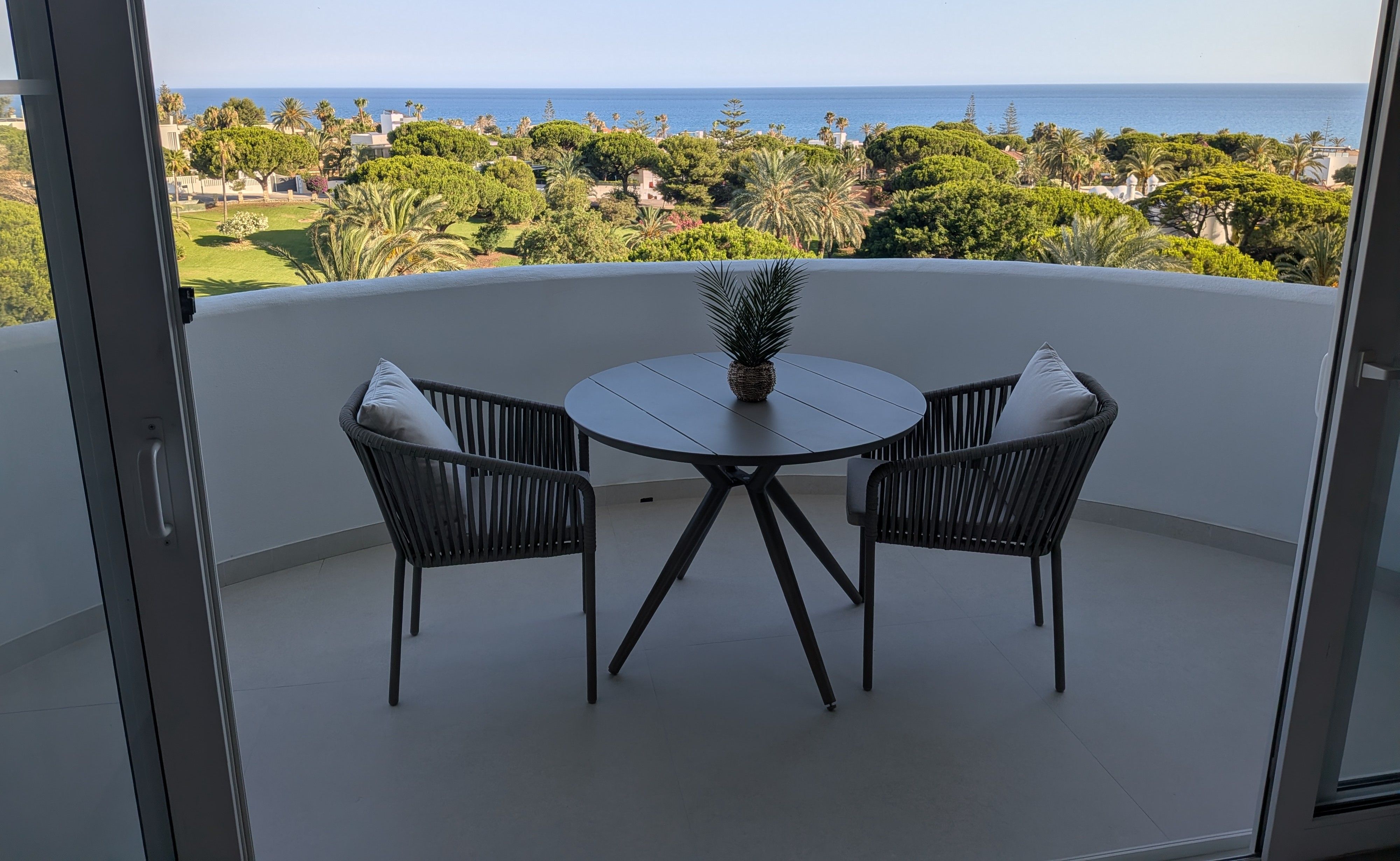 Studio Rosé — Estudio reformado con vistas al Mediterráneo y piscina – Marbesa