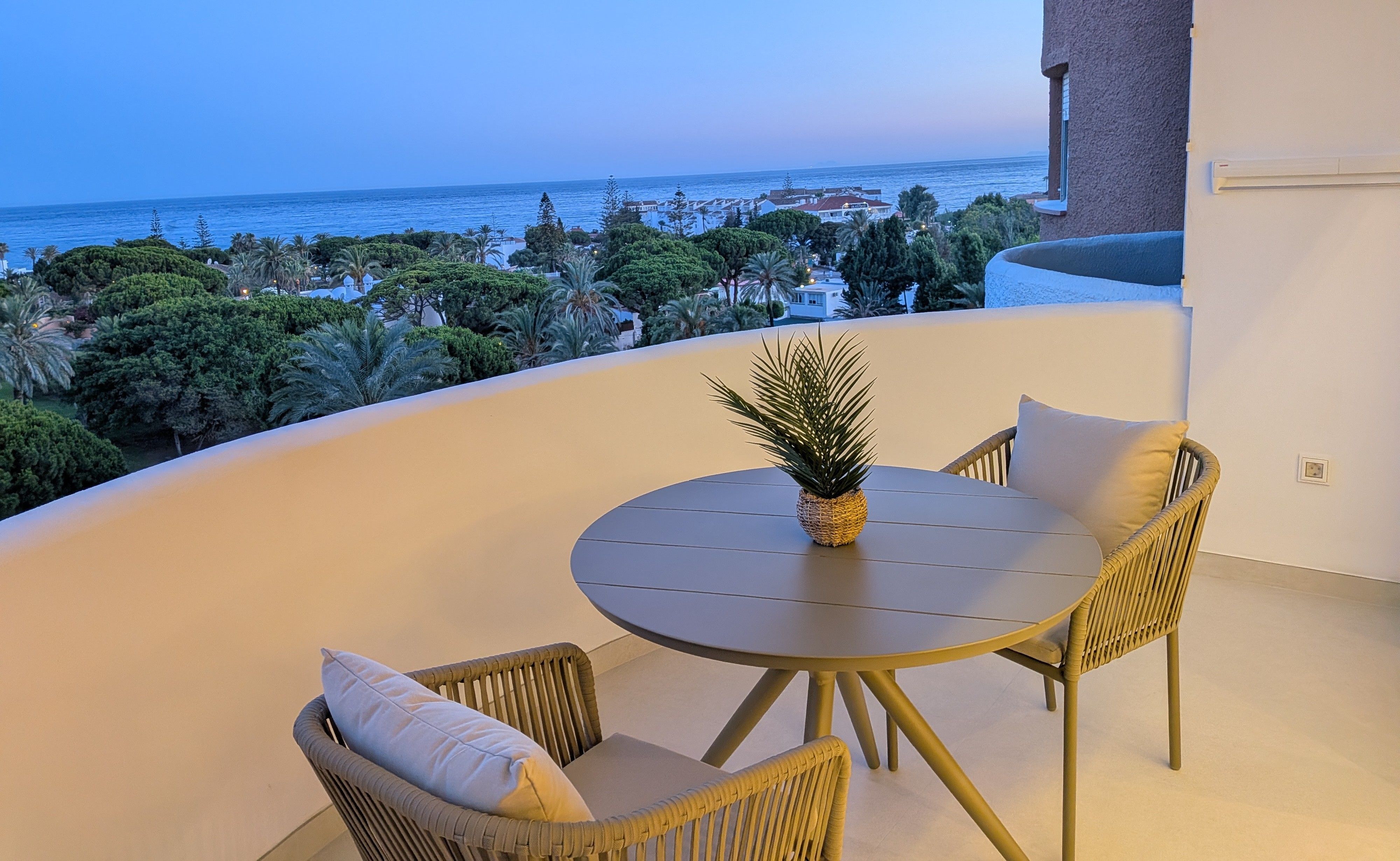 Studio Magnolia — Estudio con terraza y vistas al mar – Marbella